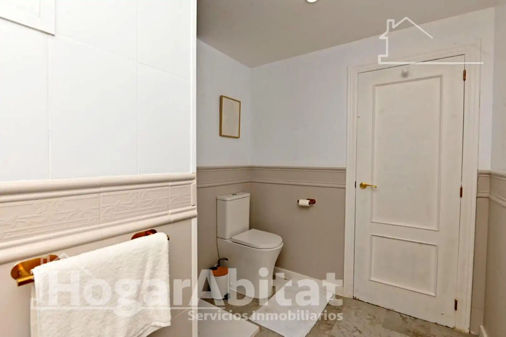 Baño de Piso en venta en Valencia con Aire acondicionado, Calefacción y Amueblado