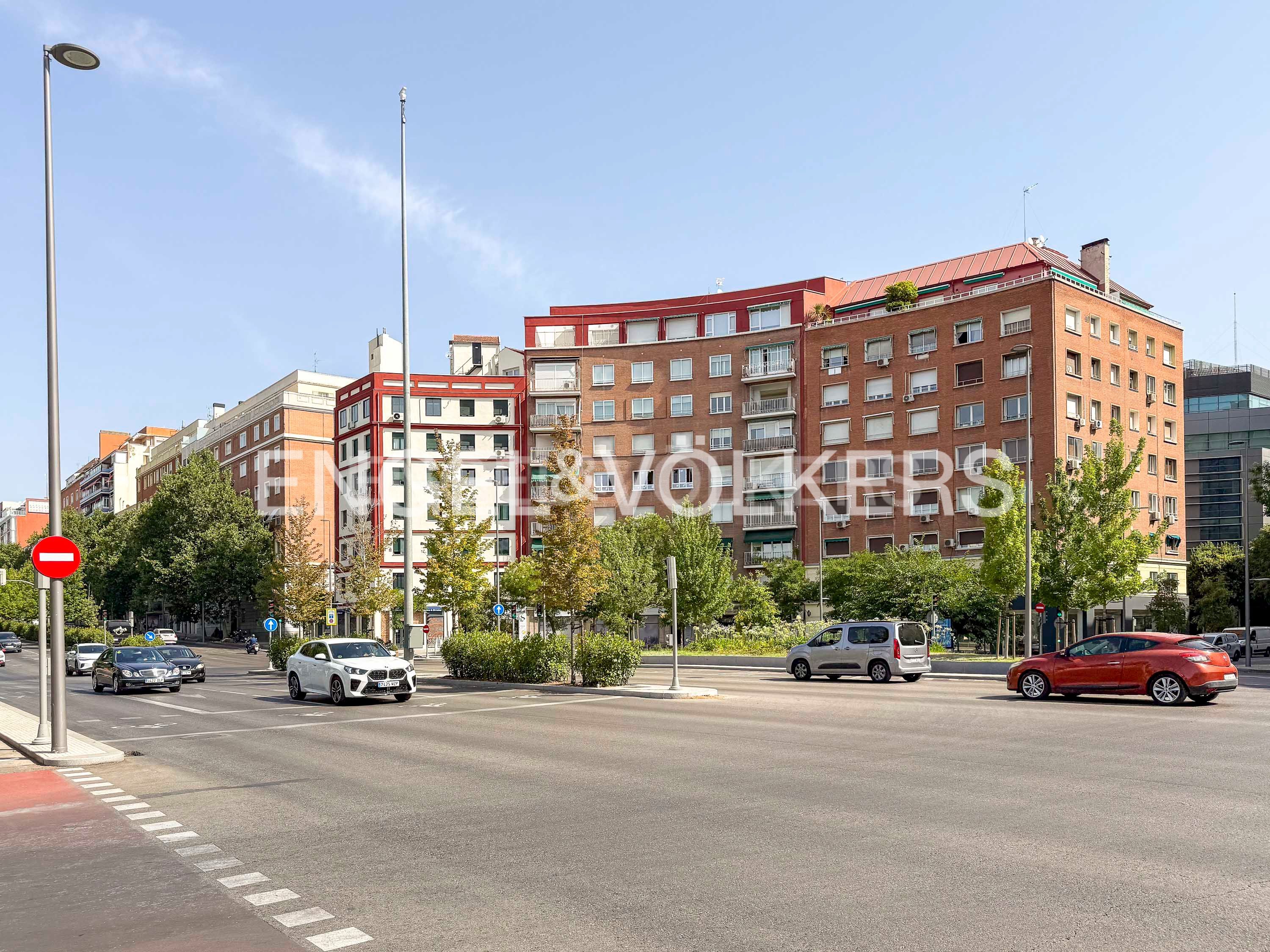 Exterior view of Apartment for sale in  Madrid Capital  with Heating