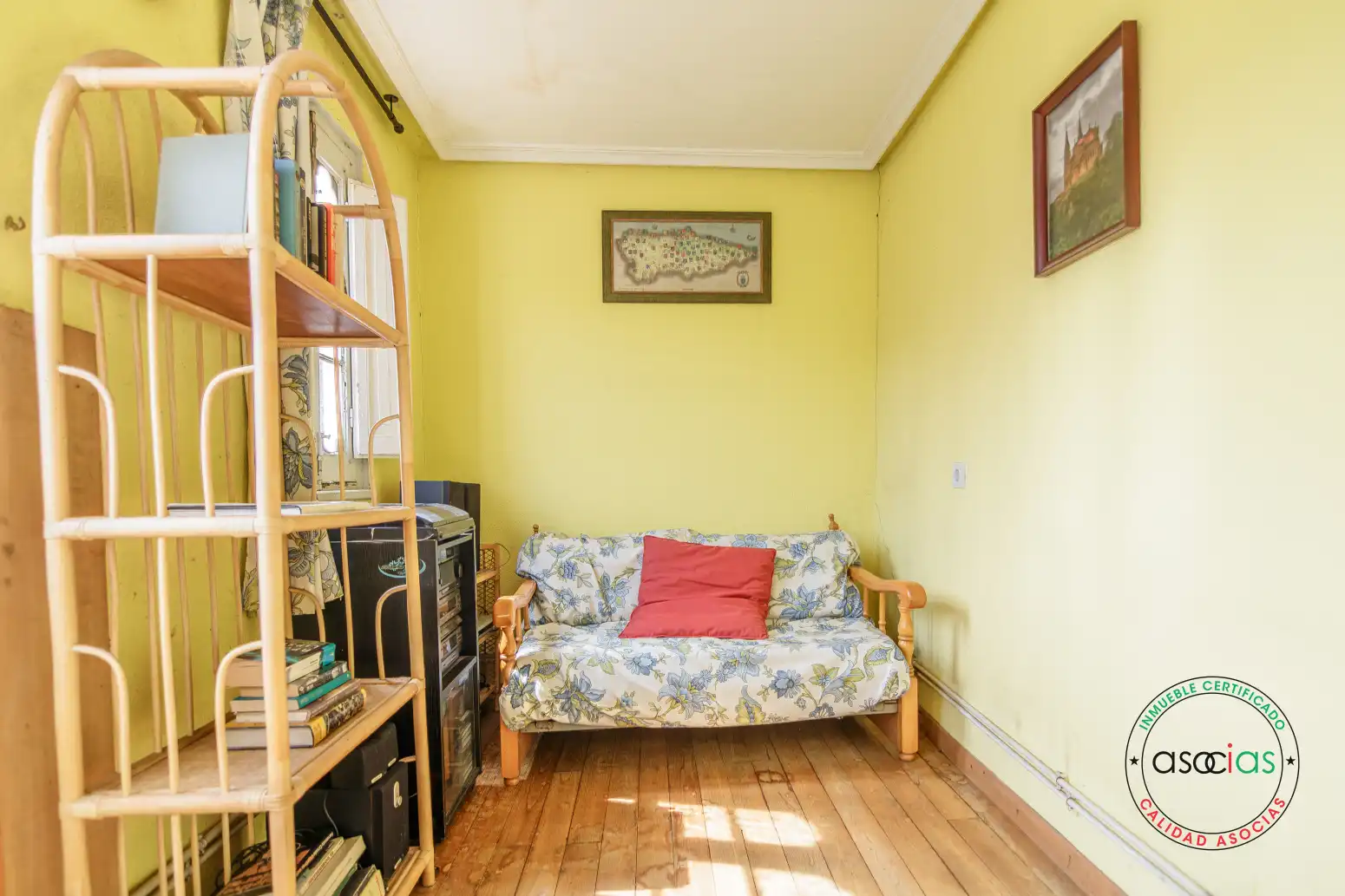 Habitación de Casa o chalet en venta en Las Regueras   con Calefacción y Jardín privado