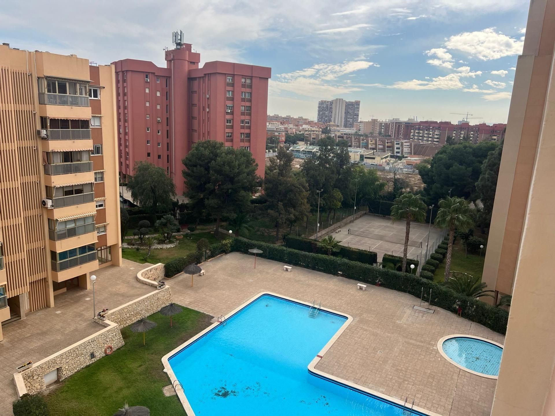 Piscina de Pis en venda en Alicante / Alacant amb Aire condicionat, Terrassa i Piscina comunitària