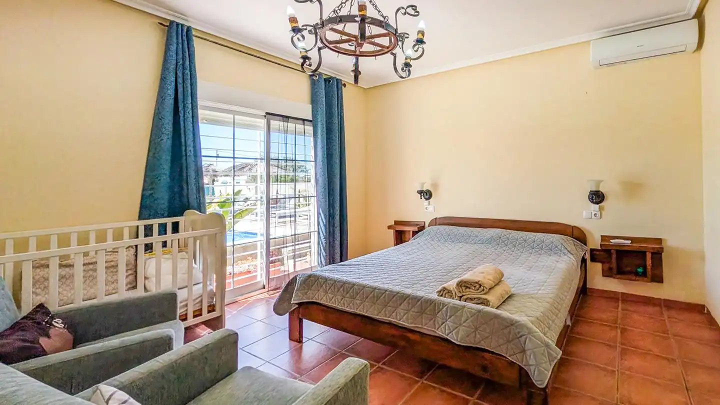 Dormitori de Casa o xalet en venda en Elche / Elx amb Aire condicionat, Jardí privat i Terrassa