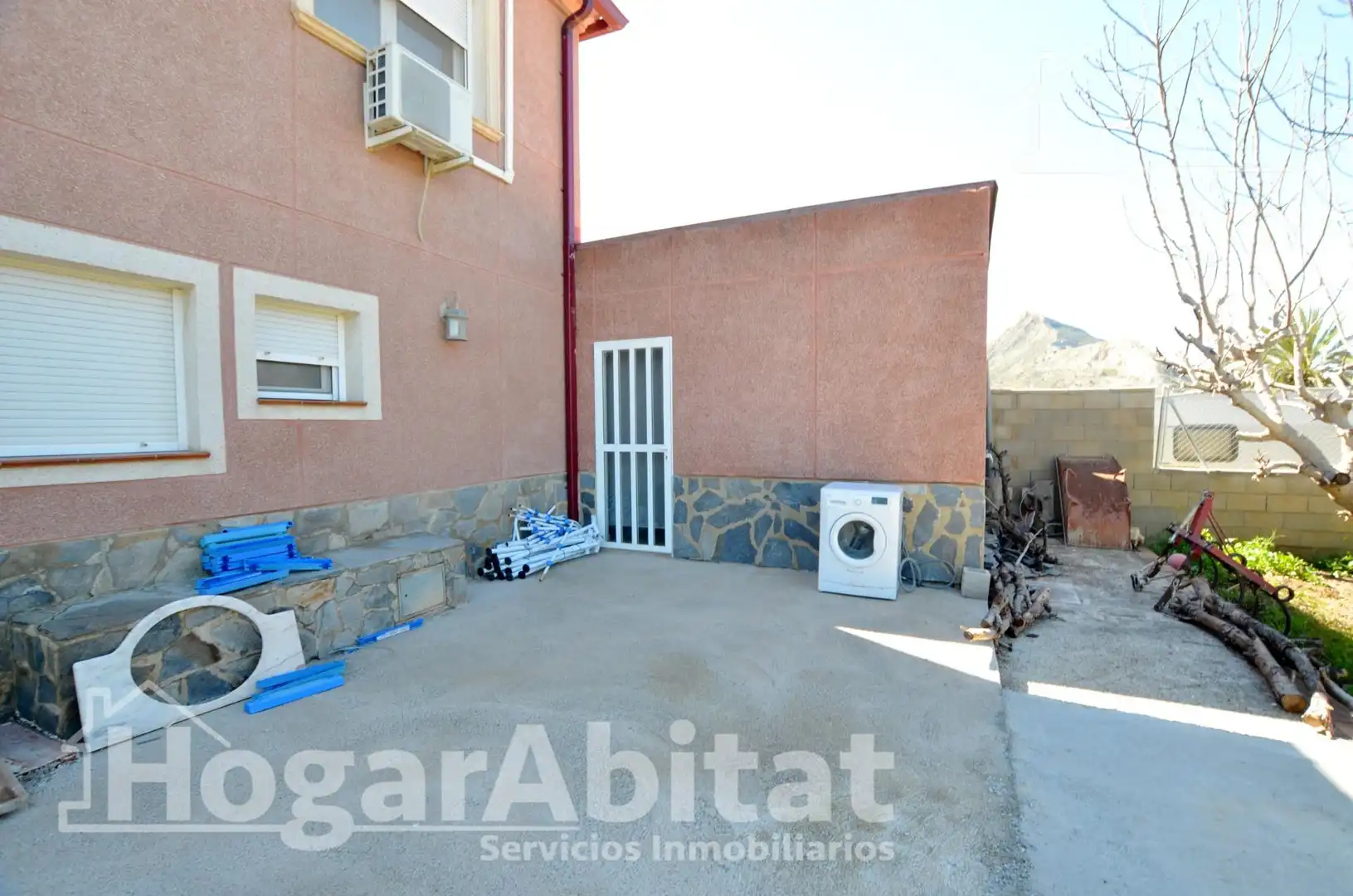 Vista exterior de Casa o chalet en venta en Alicante / Alacant con Aire acondicionado, Calefacción y Jardín privado