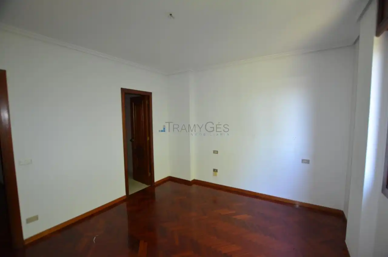 Piso en venta en Tui con Calefacción, Parquet y Trastero