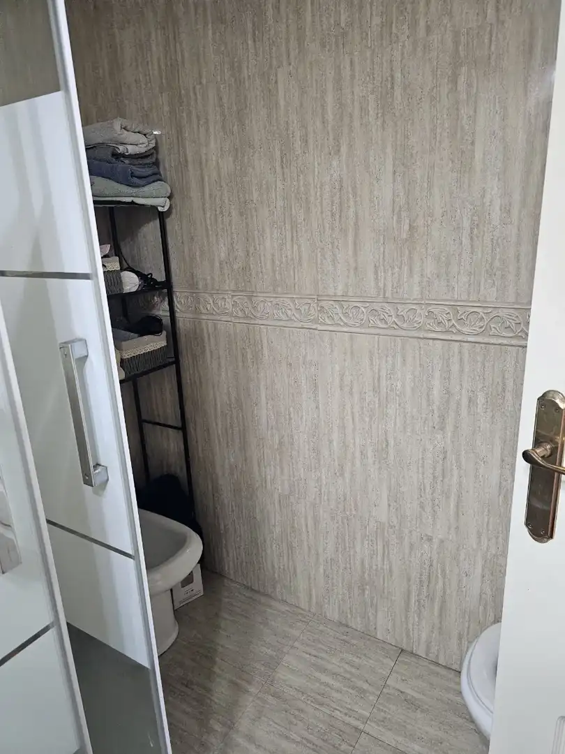 Bany de Apartament de lloguer en Guardamar del Segura amb Aire condicionat, Calefacció i Moblat