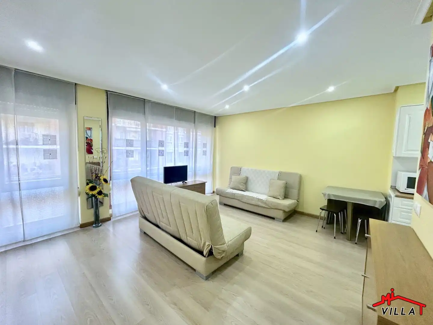 Sala de estar de Piso en venta en Laredo con Parquet y Amueblado