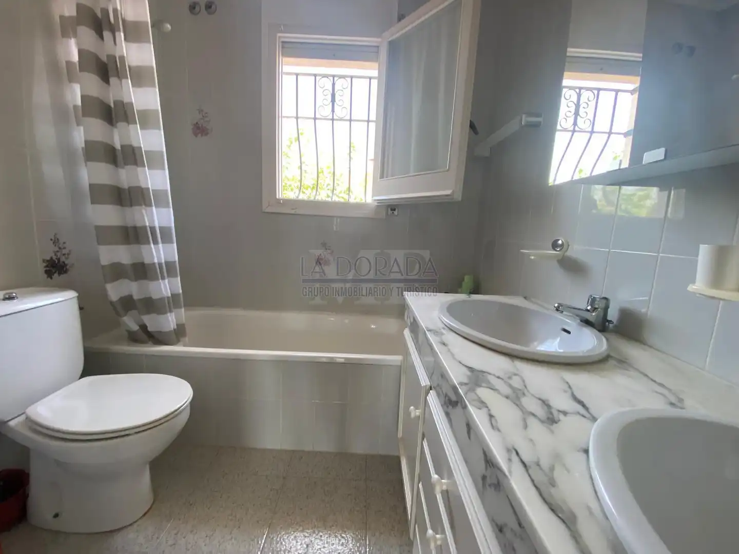Badezimmer von Haus oder Chalet zum Verkauf in Cambrils mit Privatgarten, Terrasse und Abstellraum