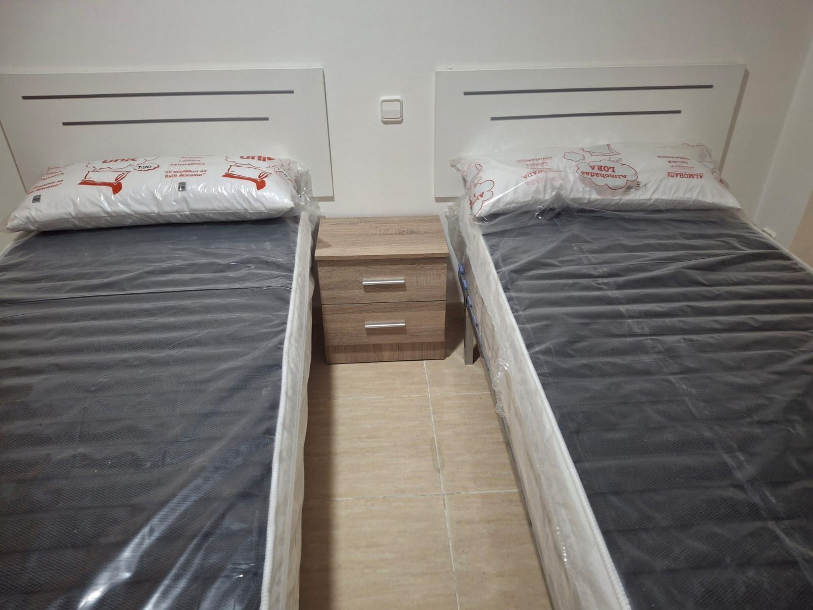 Dormitori de Pis de lloguer en Camarena amb Calefacció