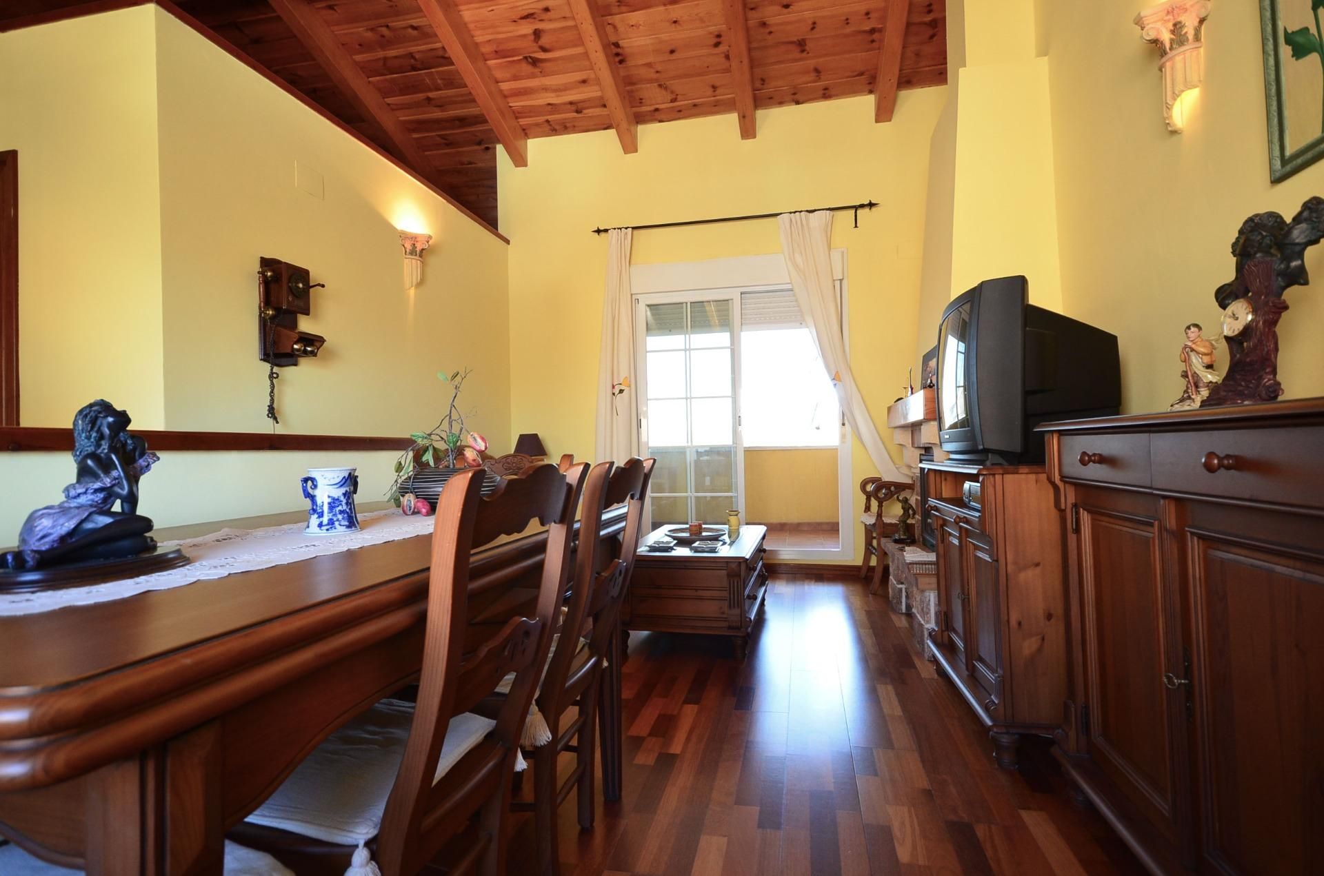 Living room of Single-family semi-detached for sale in  Zaragoza Capital  with Parquet flooring