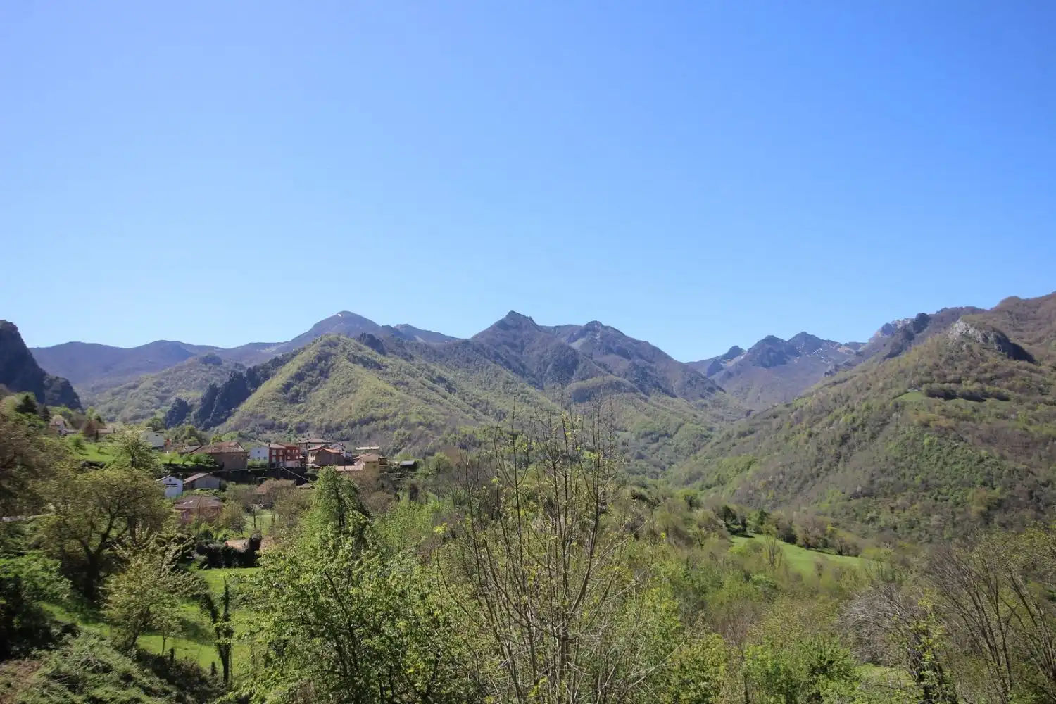 Vista exterior de Dúplex en venta en Oseja de Sajambre con Jardín privado, Parquet y Terraza