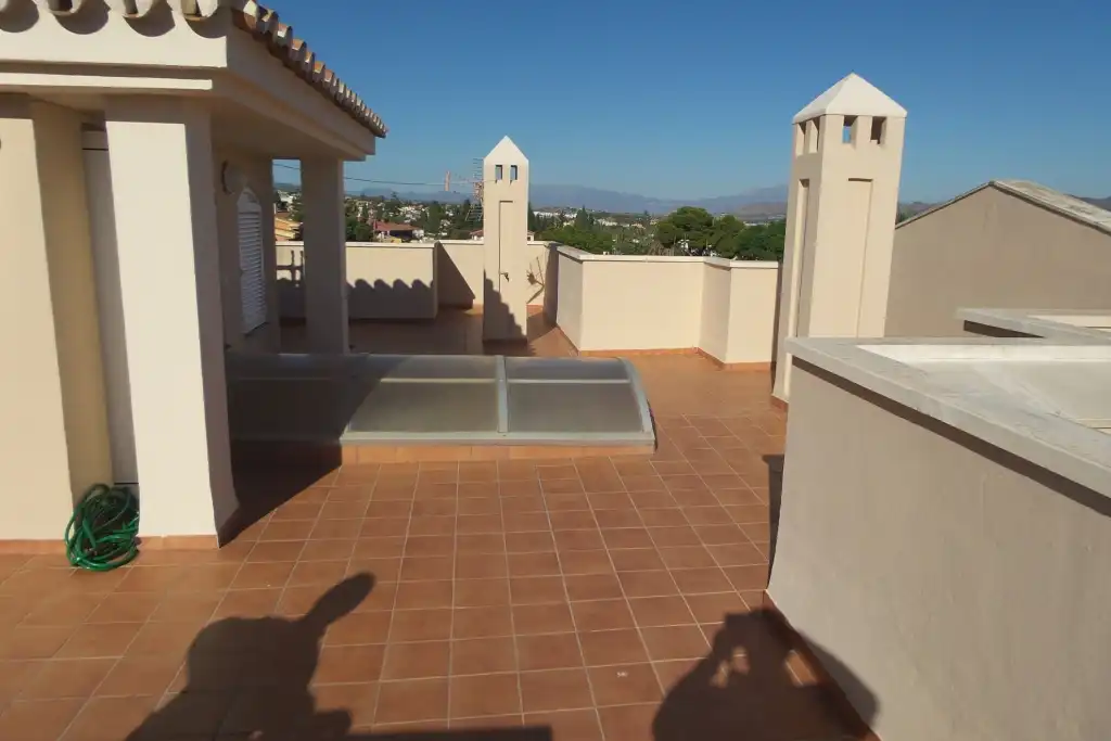 Terrassa de Casa o xalet en venda en Alhaurín de la Torre amb Aire condicionat, Jardí privat i Piscina