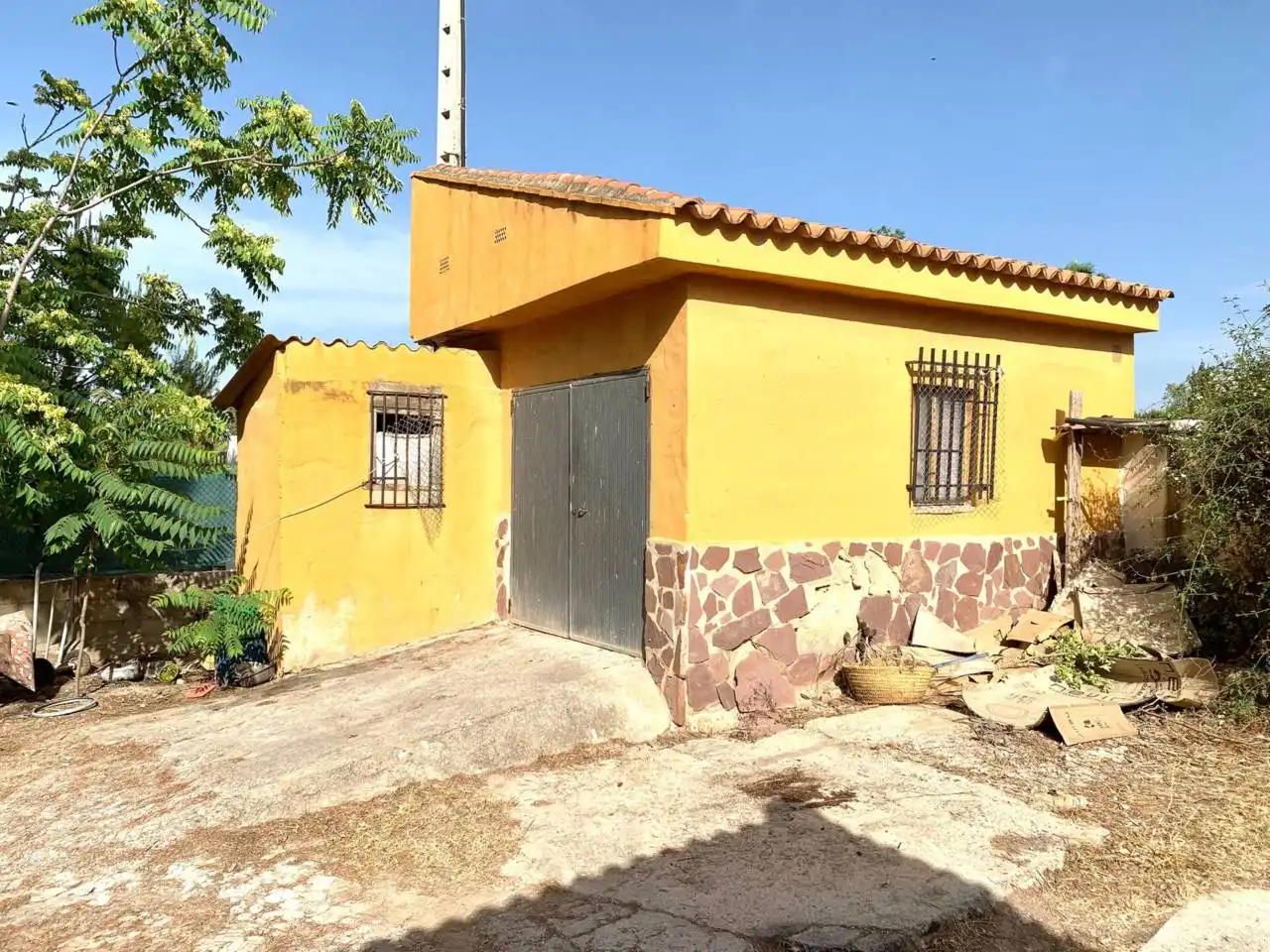 Vista exterior de Finca rústica en venda en Llíria amb Jardí privat, Terrassa i Piscina