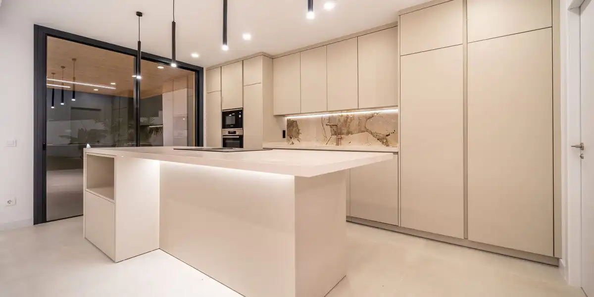 Cocina de Casa o chalet en venta en Benalmádena con Jardín privado, Terraza y Piscina