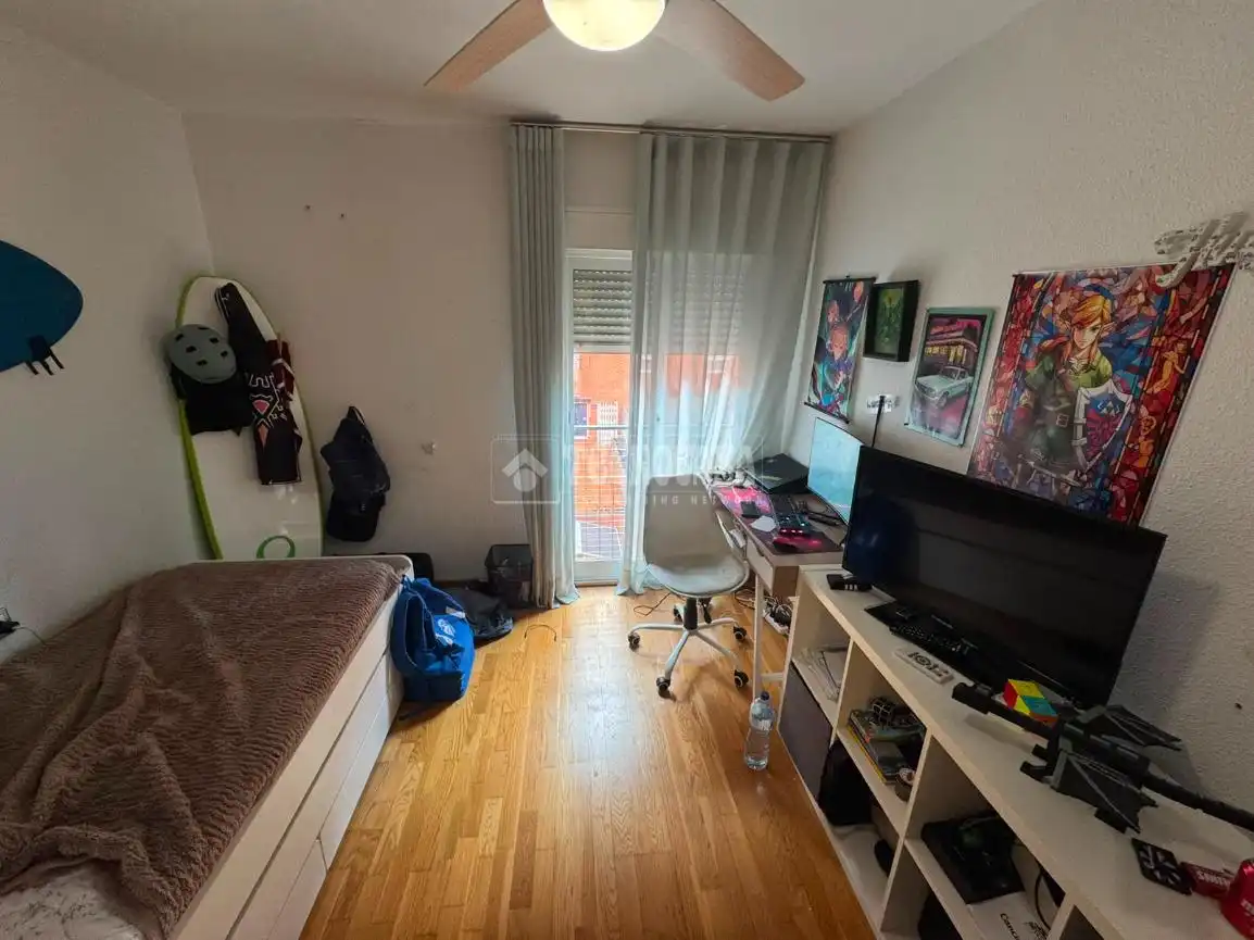 Habitación de Piso en venta en Valencia con Aire acondicionado, Trastero y Amueblado