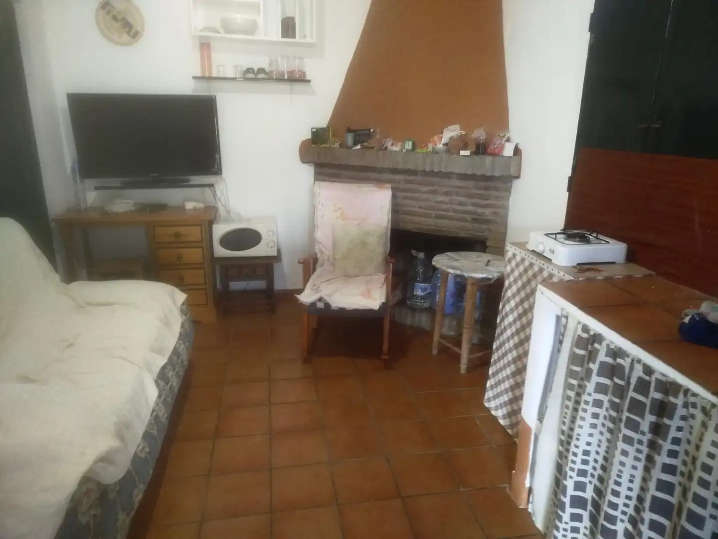Sala d'estar de Finca rústica en venda en Vélez-Málaga amb Jardí privat, Traster i Moblat