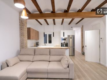Appartamento con balcone in affitto a L'Eixample
