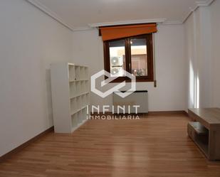 Flat to rent in Alcalá de Henares  with Heating and Storage room