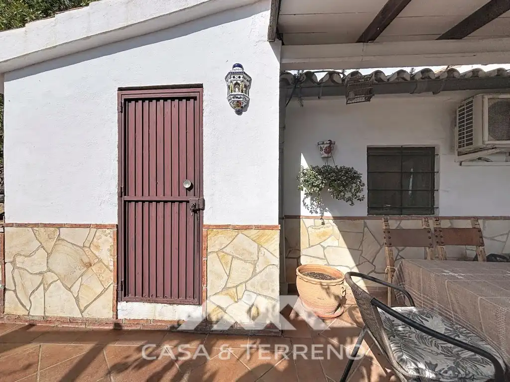 Außenansicht von Haus zum Verkauf in Vélez-Málaga mit Klimaanlage und Terrasse