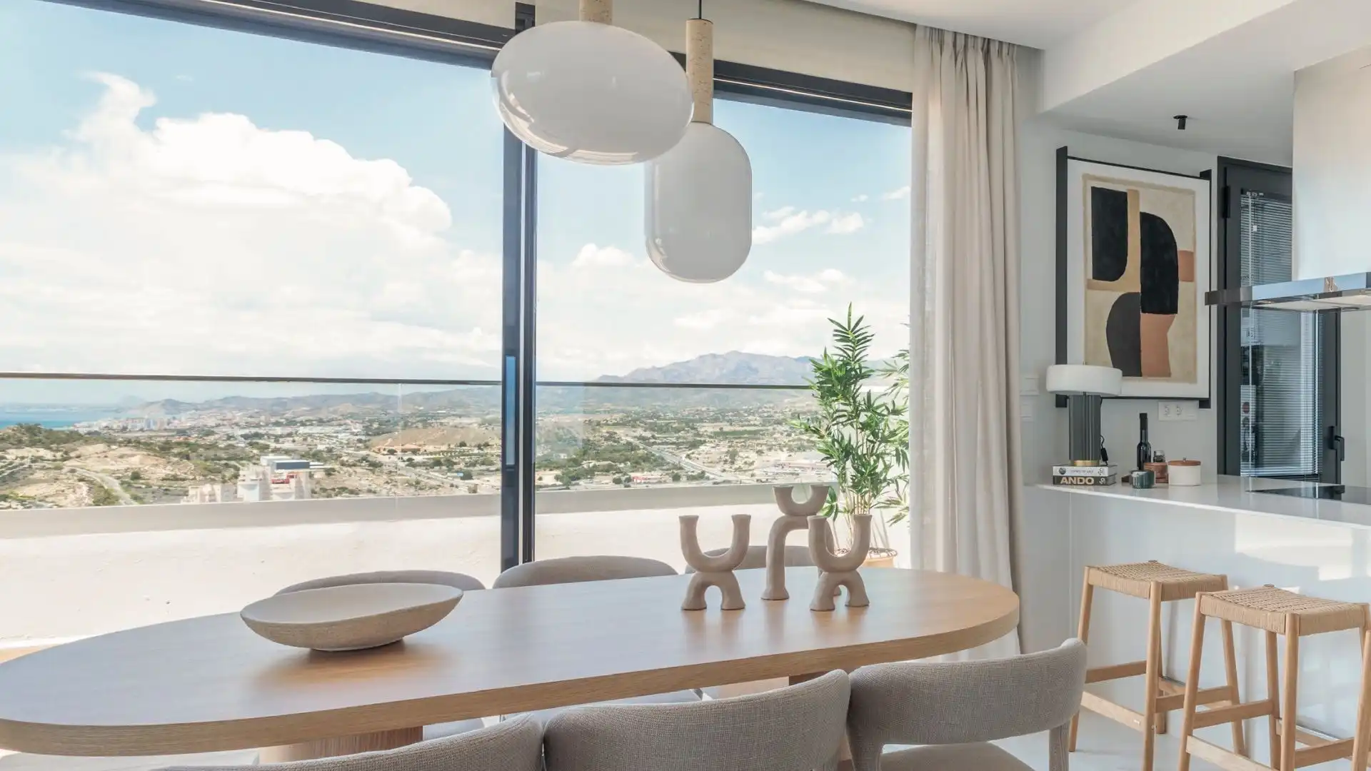 Menjador de Apartament en venda en Benidorm amb Terrassa, Traster i Piscina comunitària