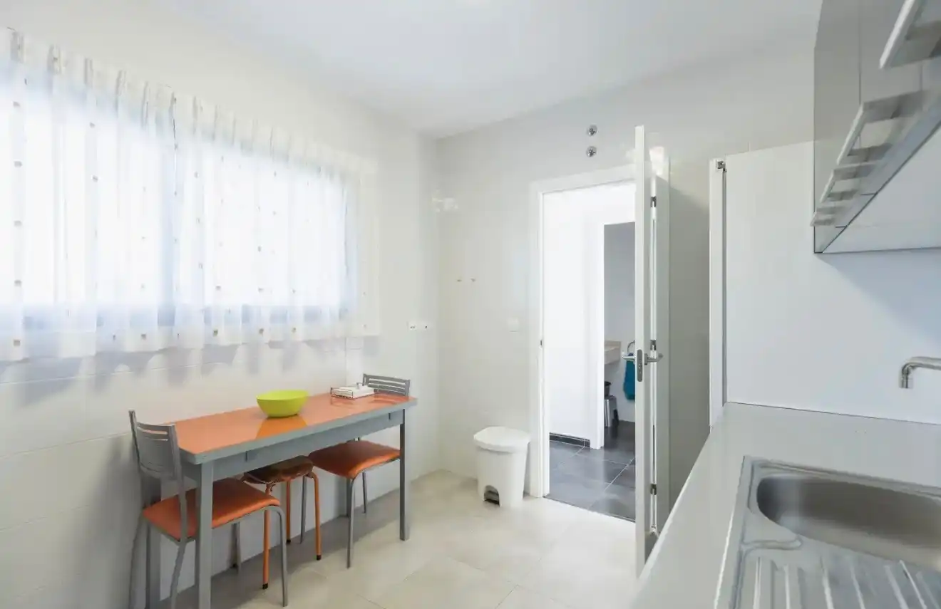 Badezimmer von Einfamilien-Reihenhaus zum Verkauf in Dénia mit Klimaanlage, Heizung und Terrasse