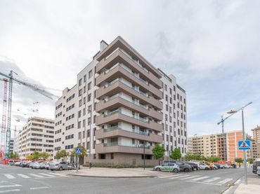 Piso con balcón en venta en Calle Calle Blas de la Serna 68
