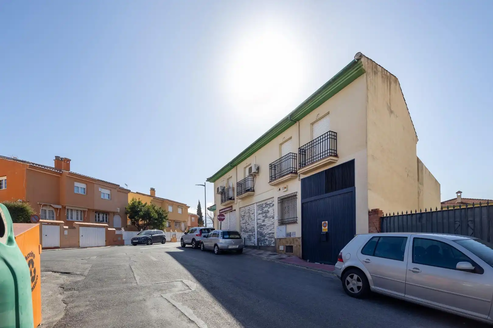 Vista exterior de Local en venta en Gójar
