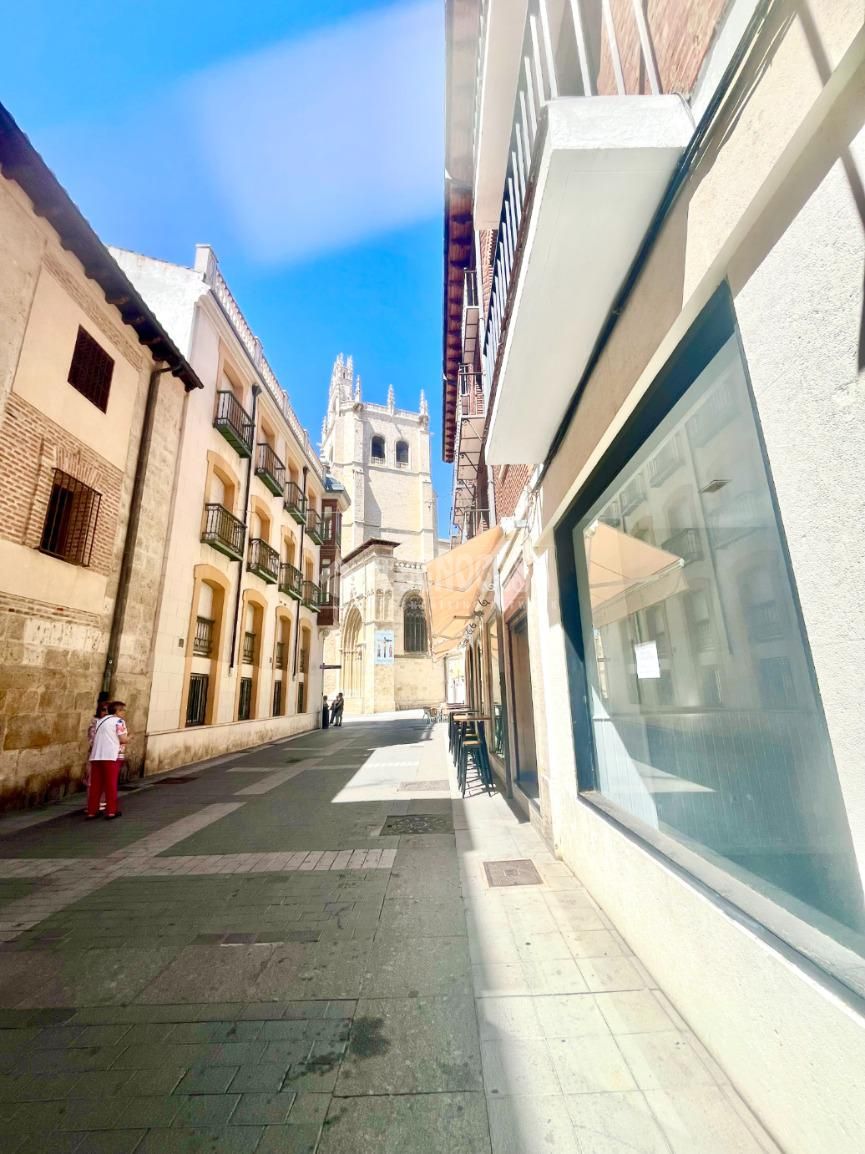 Vista exterior de Local en venta en Palencia Capital