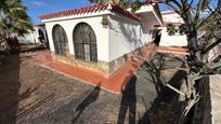 Vista exterior de Casa adosada en venda en Arona amb Jardí privat i Terrassa