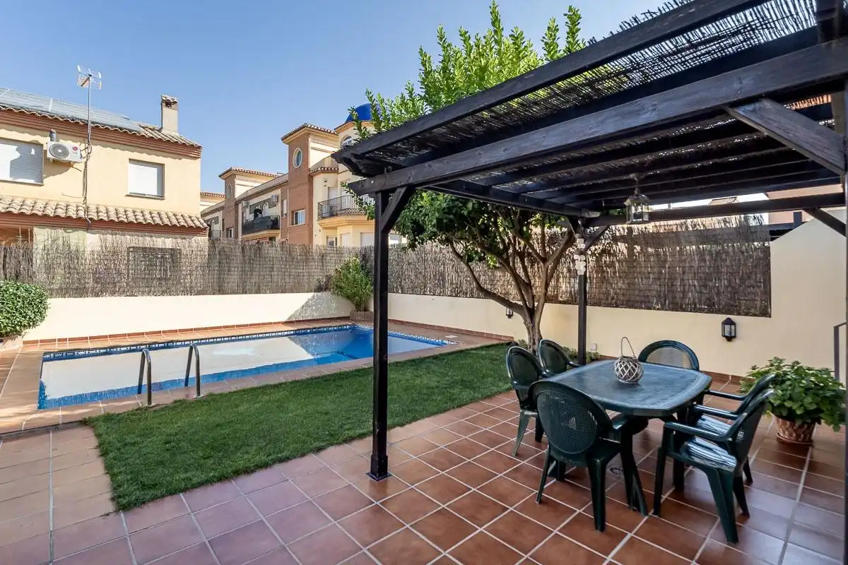 Terrassa de Casa adosada en venda en Las Gabias amb Calefacció, Jardí privat i Terrassa