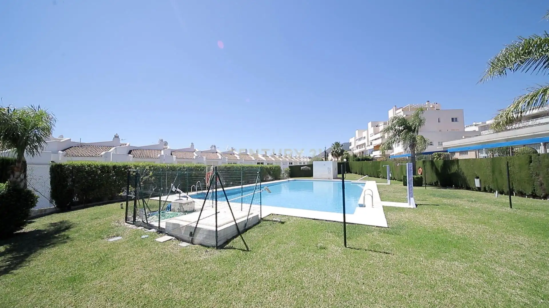 Piscina de Piso en venta en Benalmádena con Aire acondicionado, Jardín privado y Piscina comunitaria