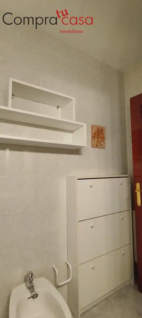 Baño de Piso en venta en Segovia con Calefacción, Trastero y Amueblado