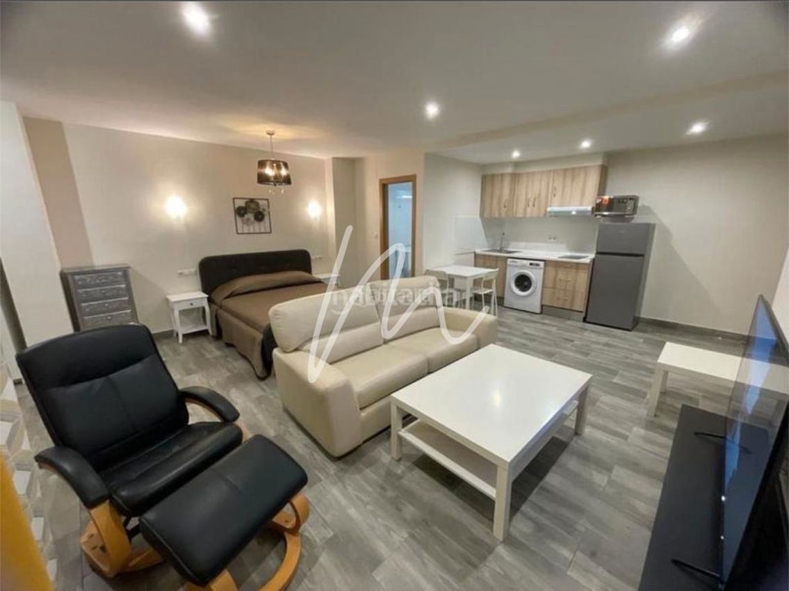 Study to rent in  Valencia Capital  with Air Conditioner, Furnished and Oven