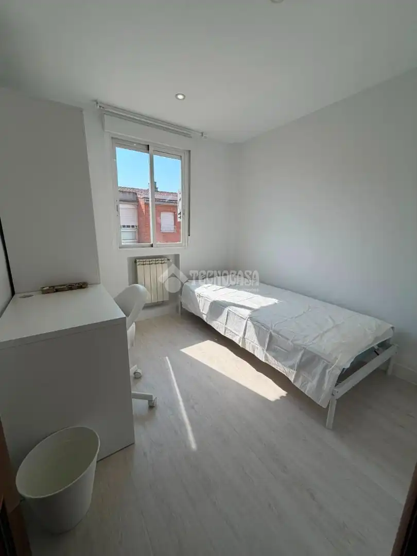 Bedroom of Flat for rent in Getafe  with Air Conditioner and Heating