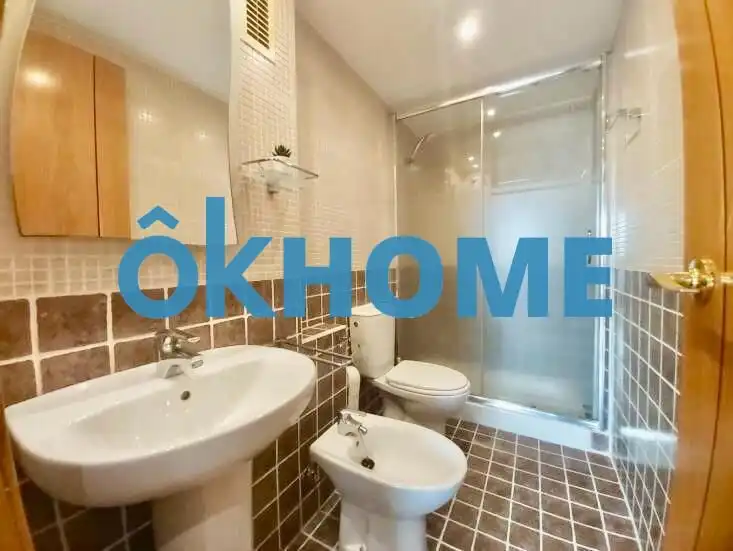 Baño de Piso de alquiler en Valencia con Aire acondicionado, Jardín privado y Terraza