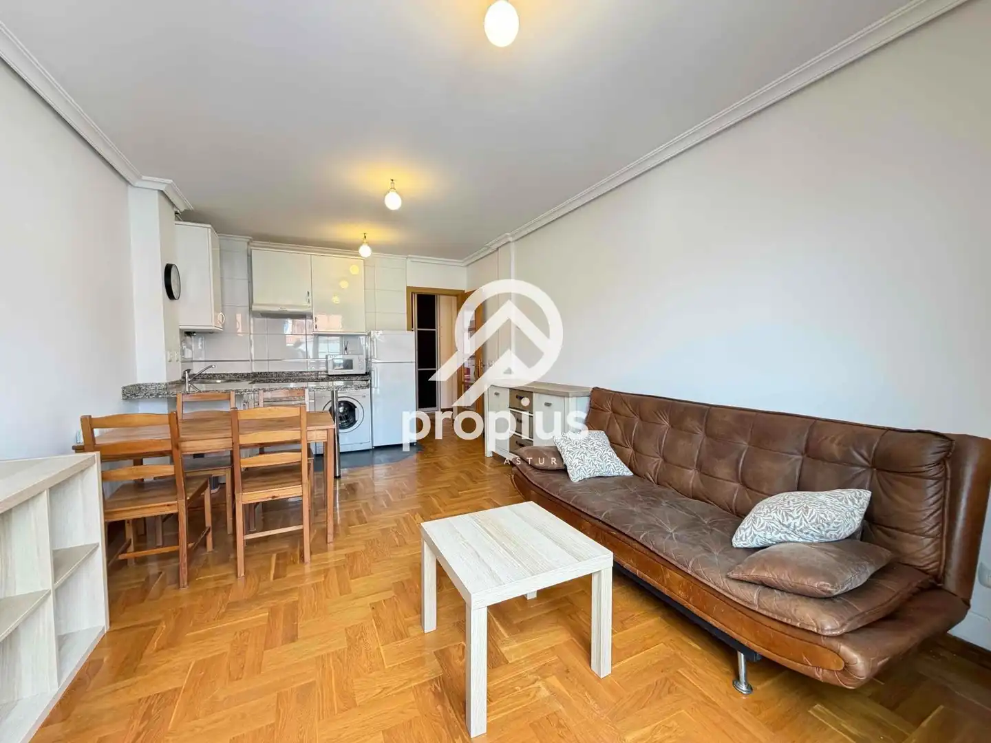 Vista exterior de Piso en venta en Soto del Barco con Calefacción, Trastero y Amueblado