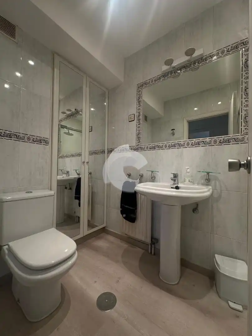 Badezimmer von Wohnung zur Miete in Santiago de Compostela  mit Heizung
