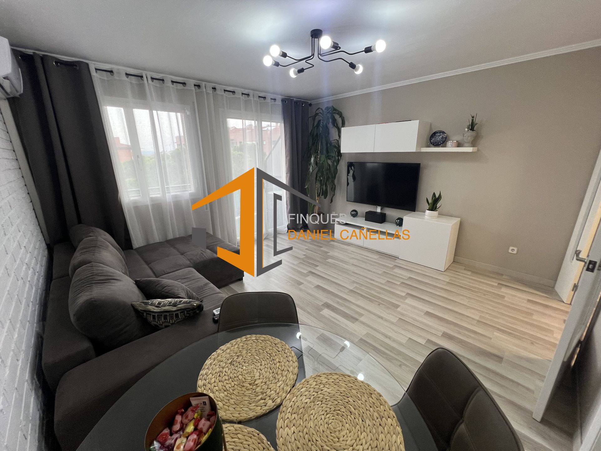 Sala d'estar de Pis en venda en Tàrrega amb Aire condicionat, Calefacció i Parquet
