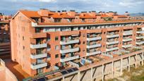 Vista exterior de Dúplex en venda en Vic amb Aire condicionat, Terrassa i Balcó