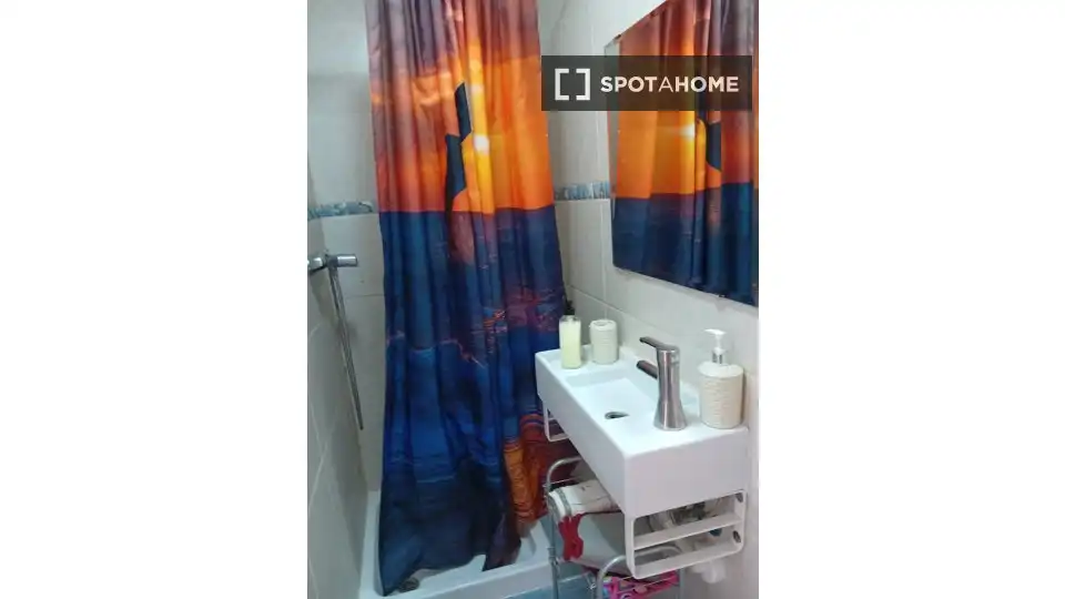 Baño de Piso para compartir en Madrid con Aire acondicionado, Calefacción y Terraza