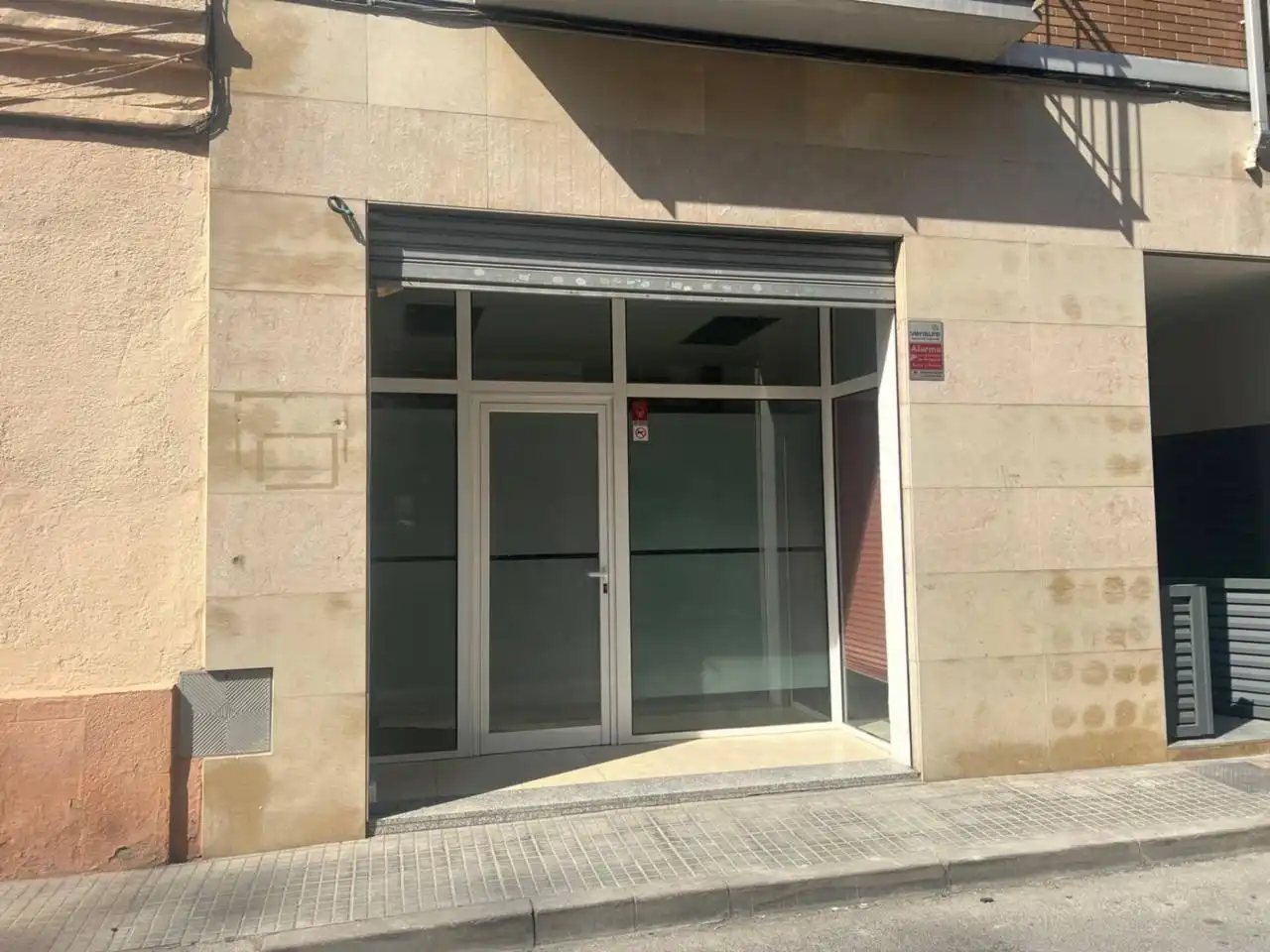 Local de alquiler en Calle Almogàvers, 12, Centre