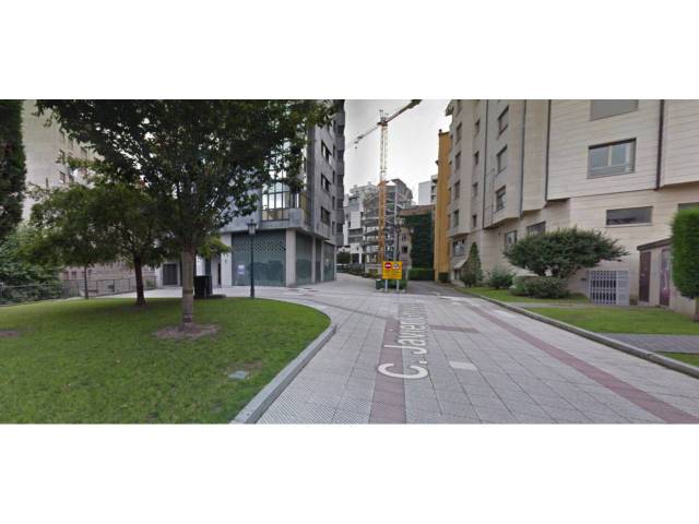 Garaje en Alquiler en Milán - Pumarín