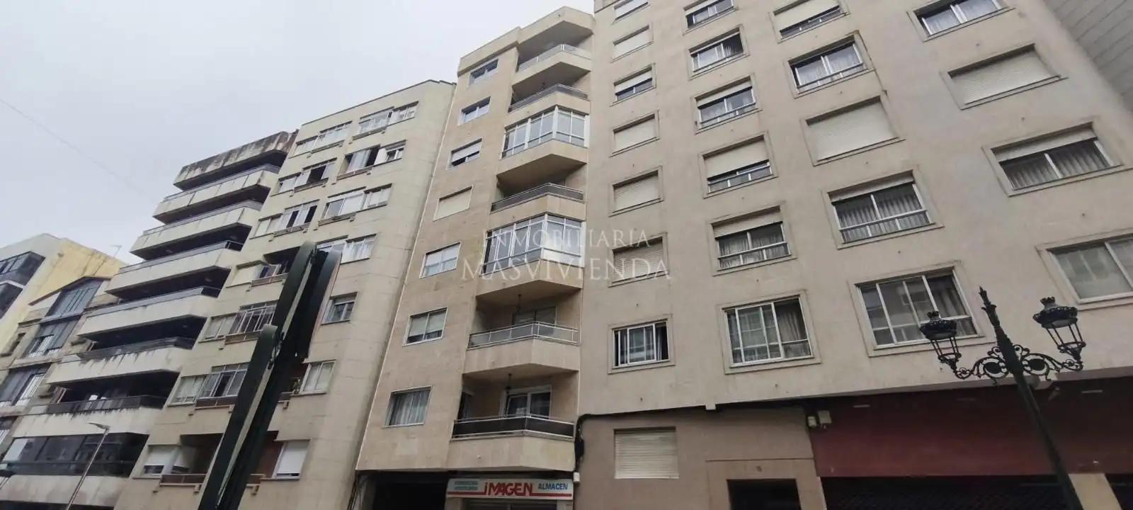 Außenansicht von Wohnung zum Verkauf in Vigo  mit Terrasse und Abstellraum