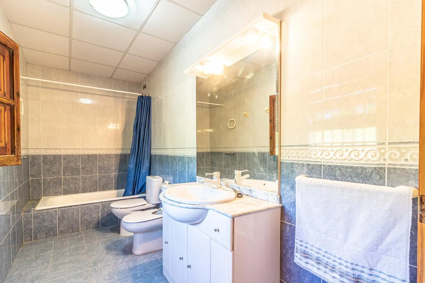 Badezimmer von Haus oder Chalet zum Verkauf in Carlet mit Privatgarten, Terrasse und Schwimmbad