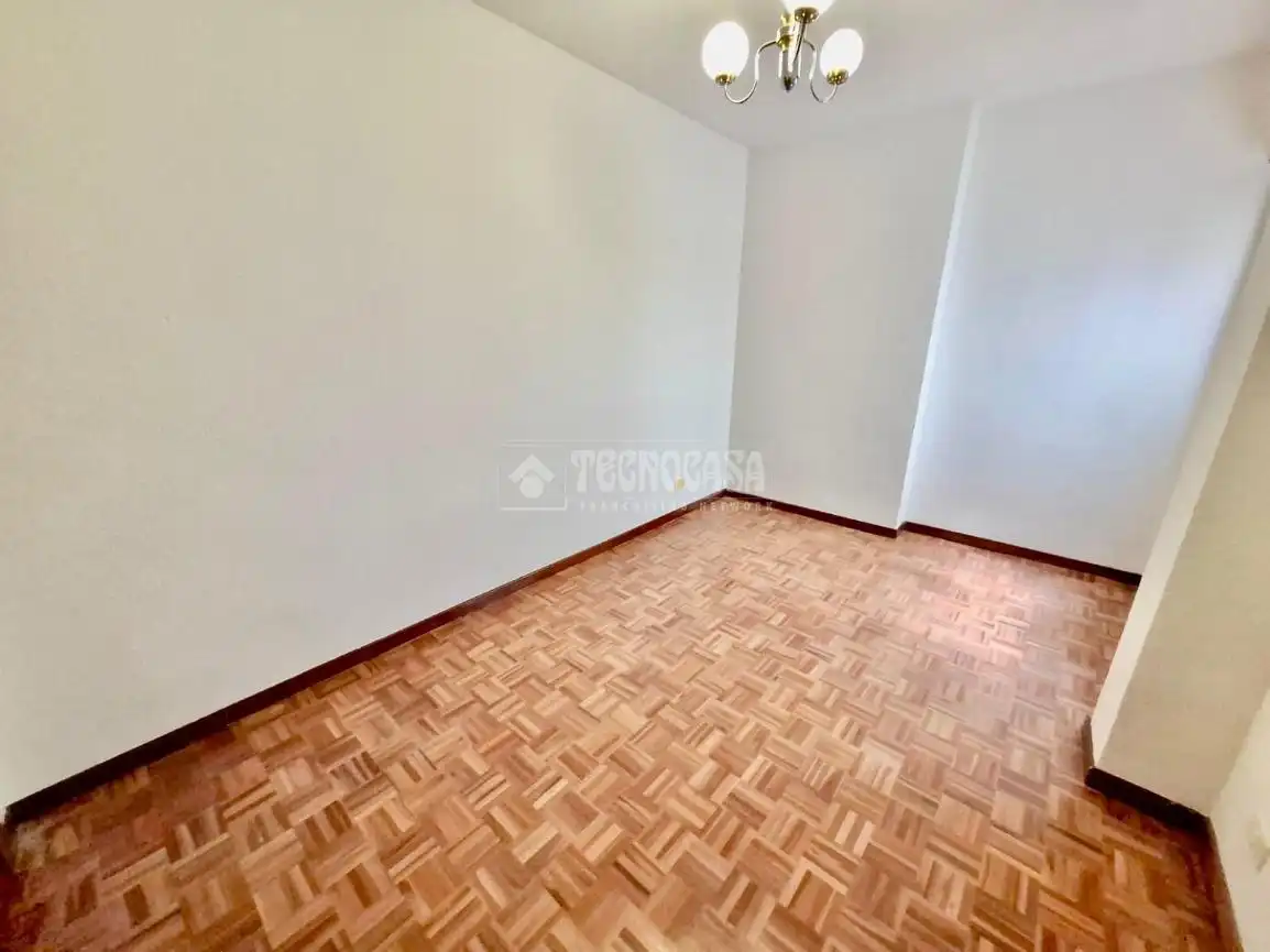 Habitación de Piso en venta en Ávila con Calefacción