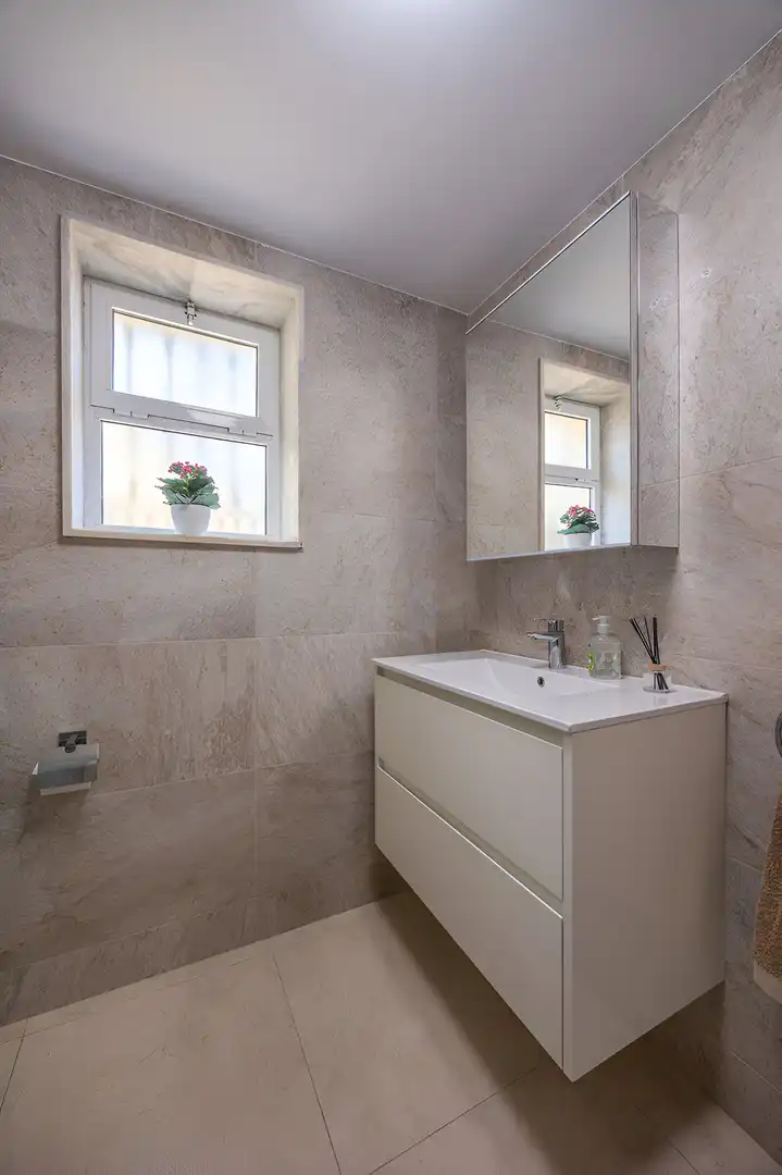 Badezimmer von Erdgeschoss zum Verkauf in Mijas mit Klimaanlage, Terrasse und Schwimmbad