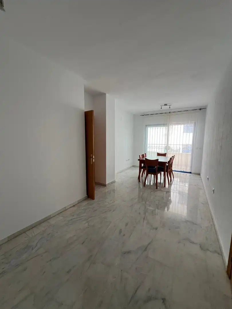 Menjador de Apartament en venda en Estepona amb Terrassa, Piscina i Piscina comunitària