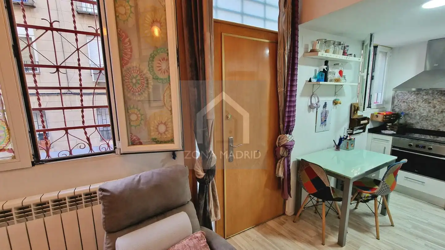 Flat for sale in Calle de San Raimundo