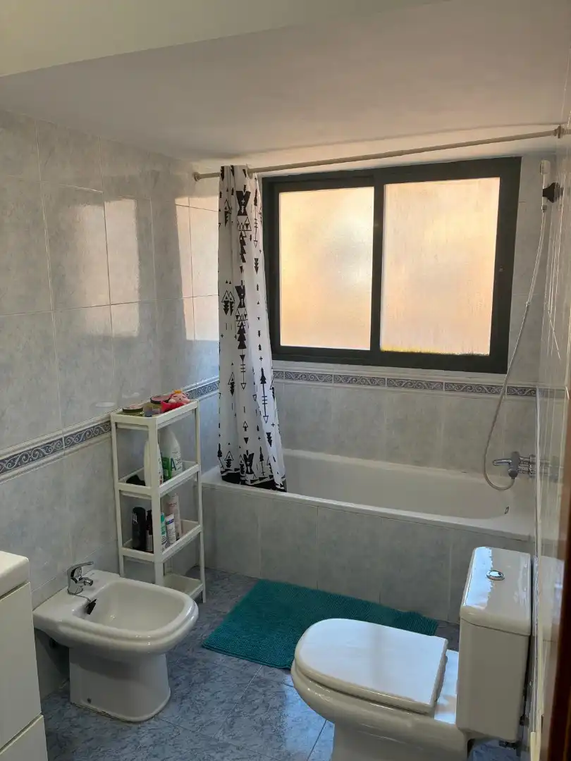 Badezimmer von Maisonette zum Verkauf in Velilla de San Antonio mit Klimaanlage, Heizung und Terrasse