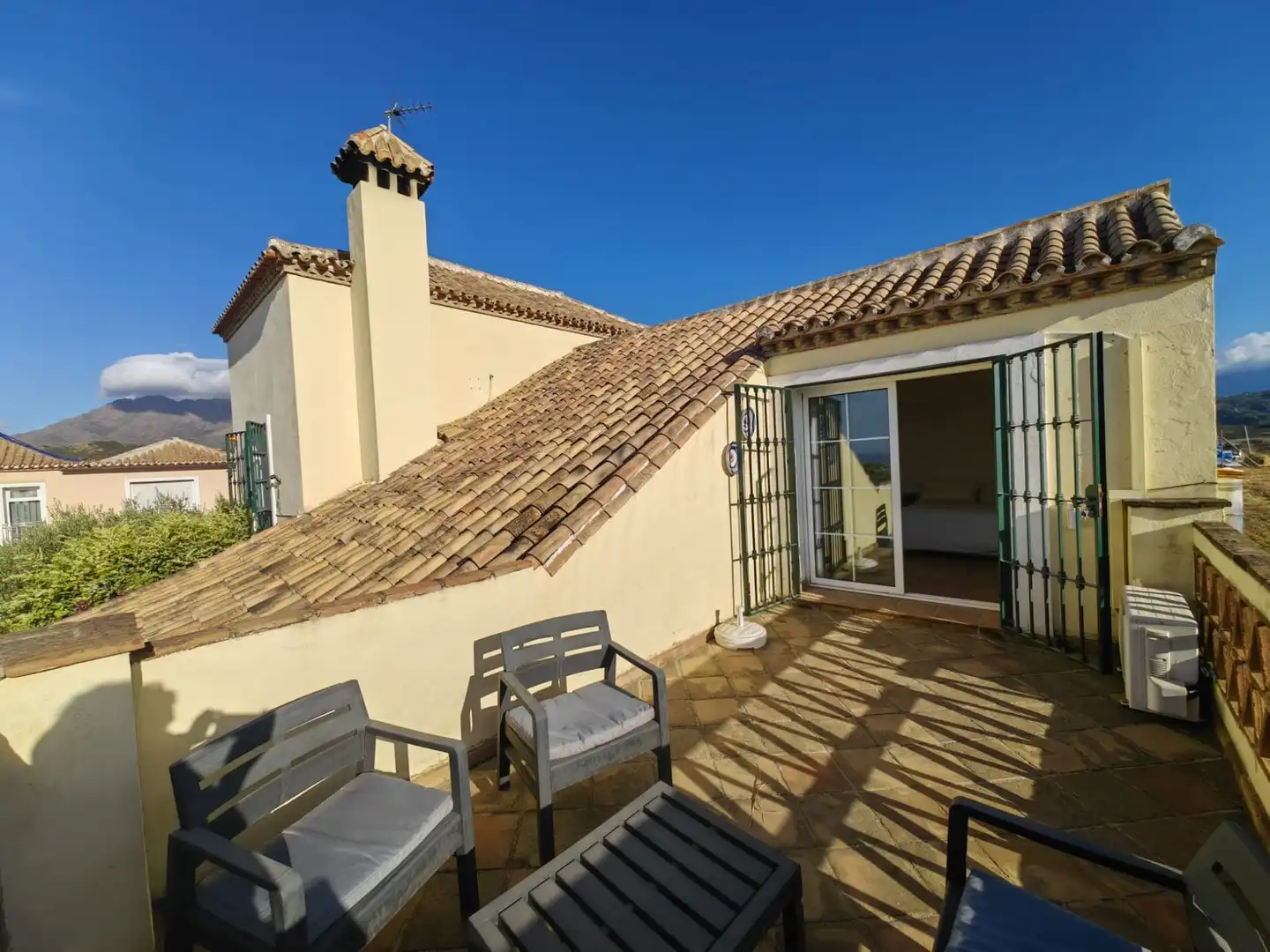 Terrassa de Casa o xalet en venda en Estepona amb Aire condicionat, Jardí privat i Terrassa