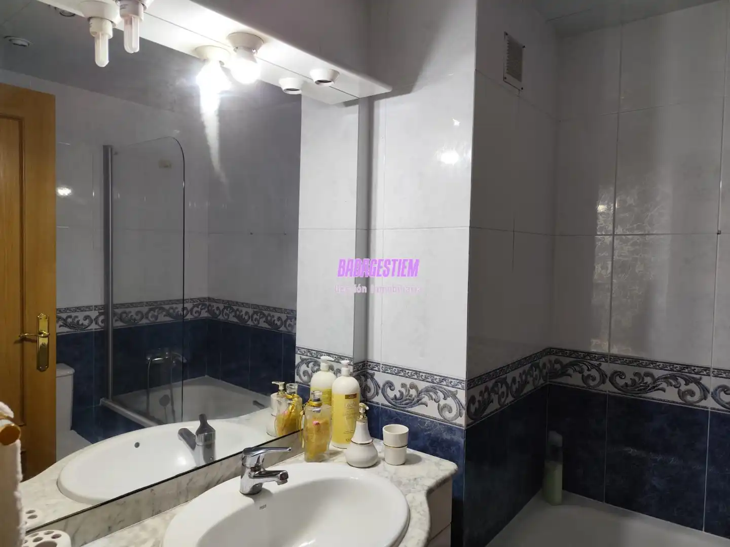 Badezimmer von Wohnung zum Verkauf in Santa Coloma de Gramenet mit Heizung, Terrasse und Balkon