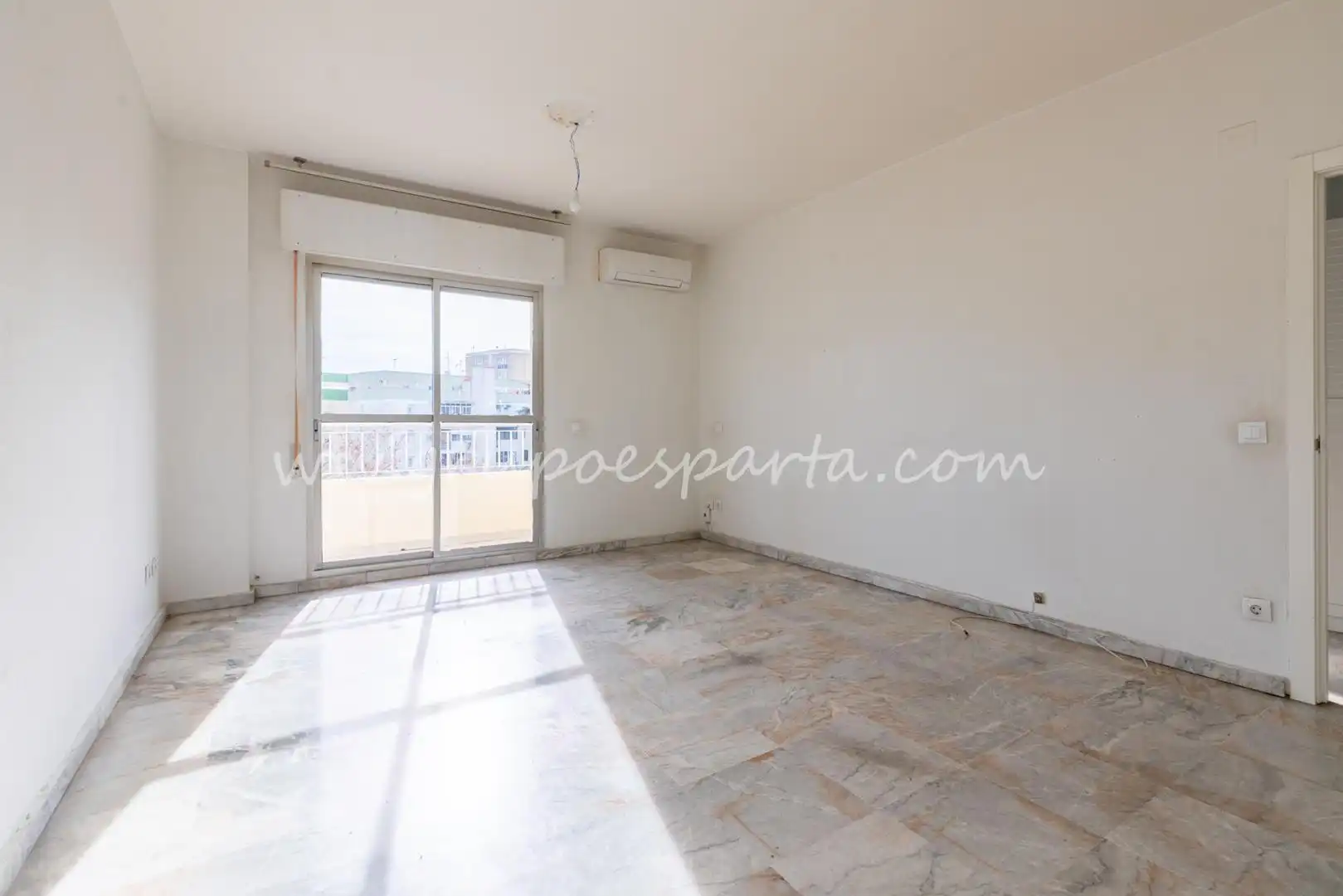 Bedroom of Flat for sale in Sevilla  with Air Conditioner and Balcony